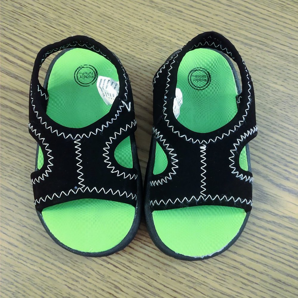 NWOT Toddler size 5 sandals